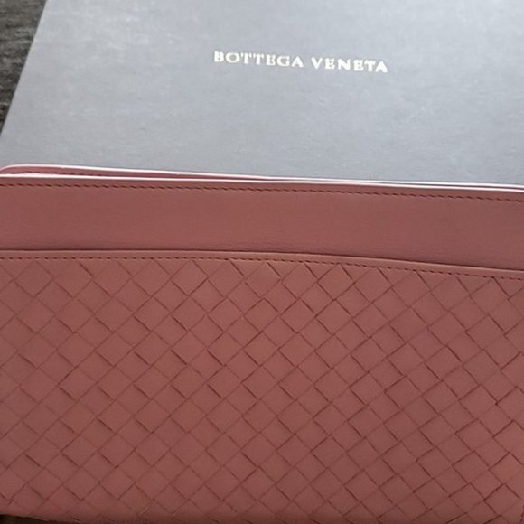Authentic Bottega Veneta wristlet - Picture 7 of 8